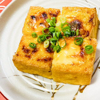 厚揚げの味噌マヨチーズ焼き
