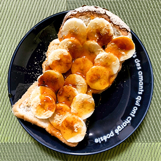 バナナときな粉のキャラメルライ麦パン